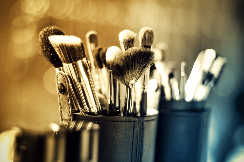 A Guide To Buying Makeup Brushes brushes